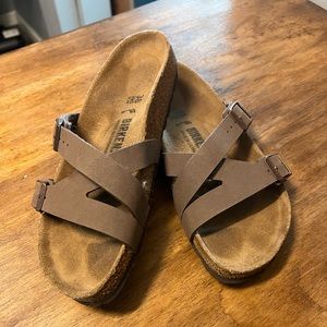 Birkenstock Yao
Birkibuc sandals